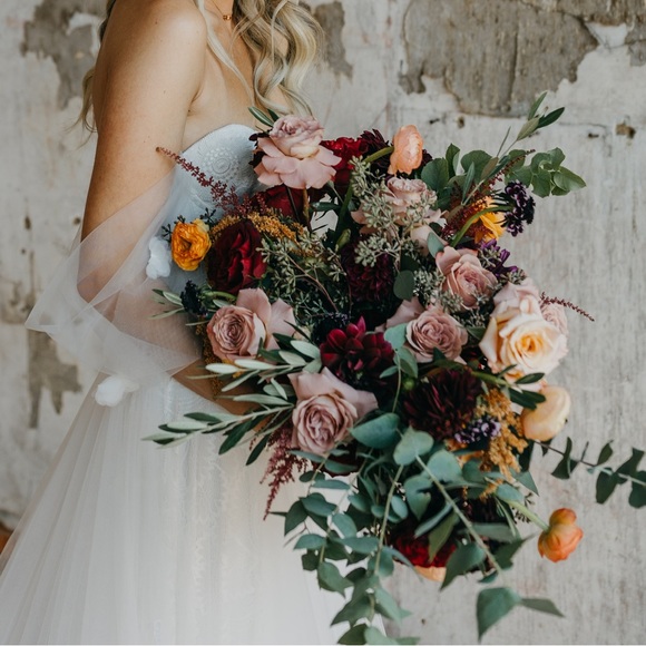 Grace Loves Lace: Star Gown
Bust:32A
Detachable draped tulle armbands - Picture 9 of 15